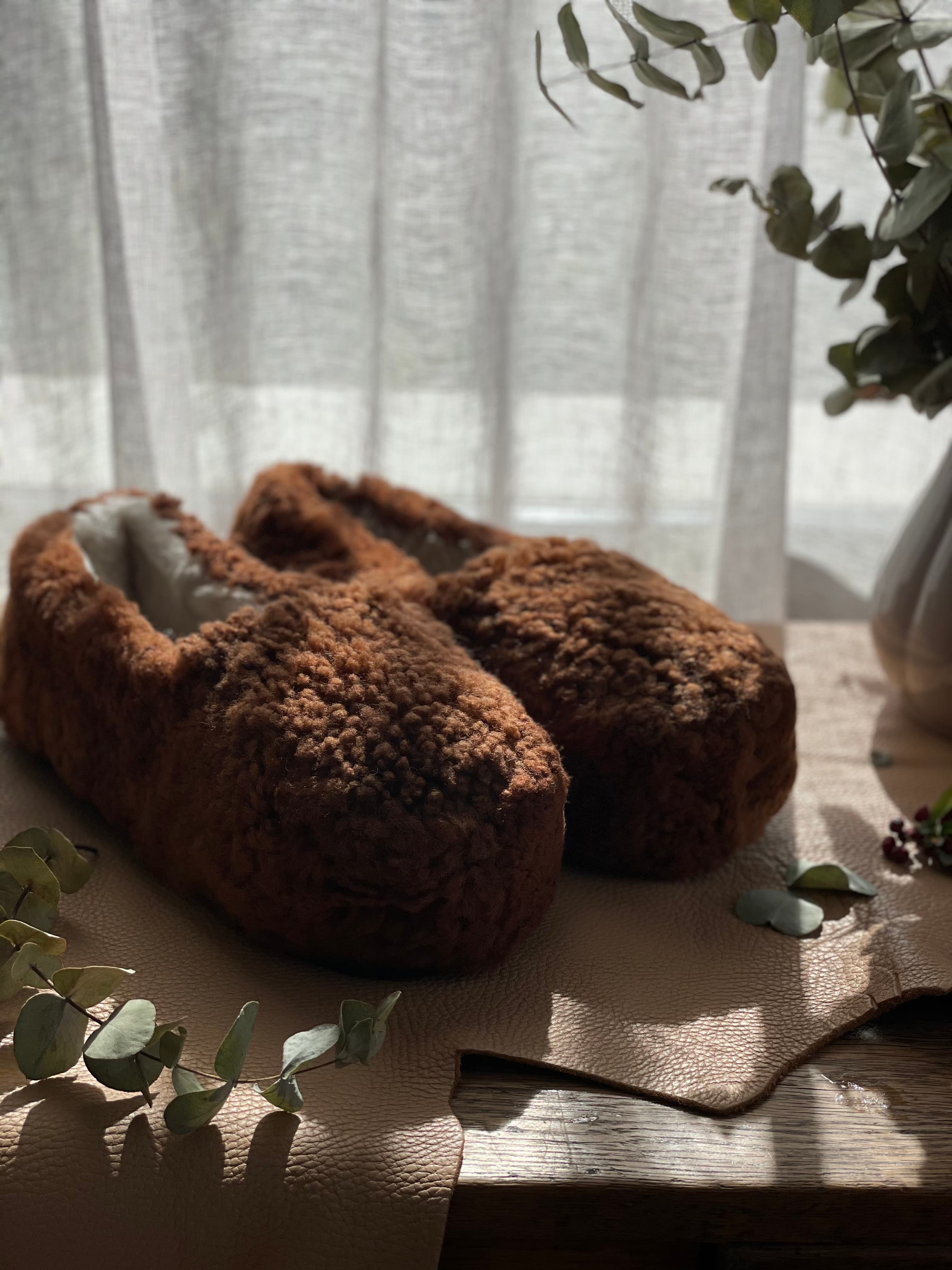 Pantufla adulto clásica chocolate