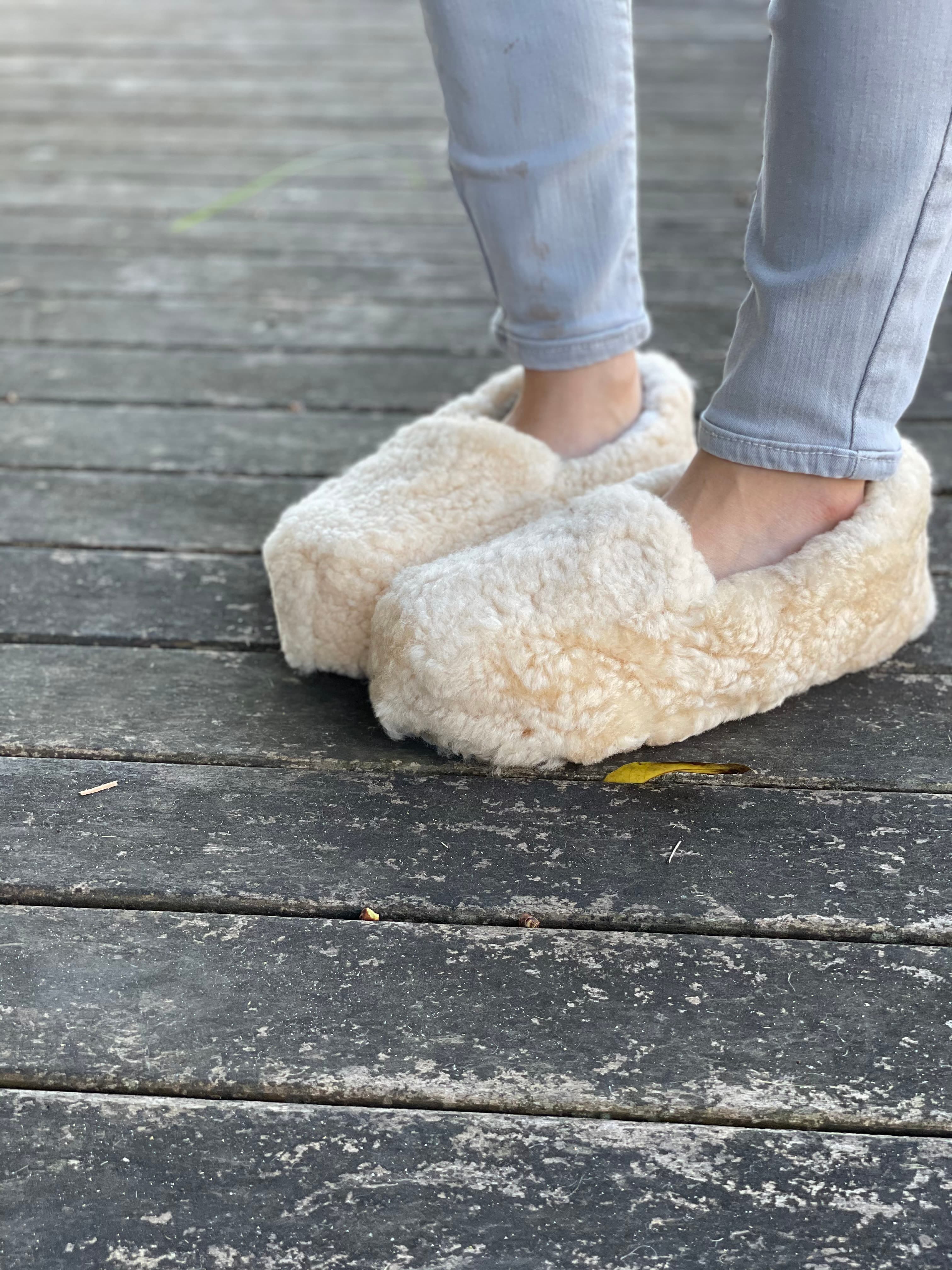Pantufla adulto clásica crudo