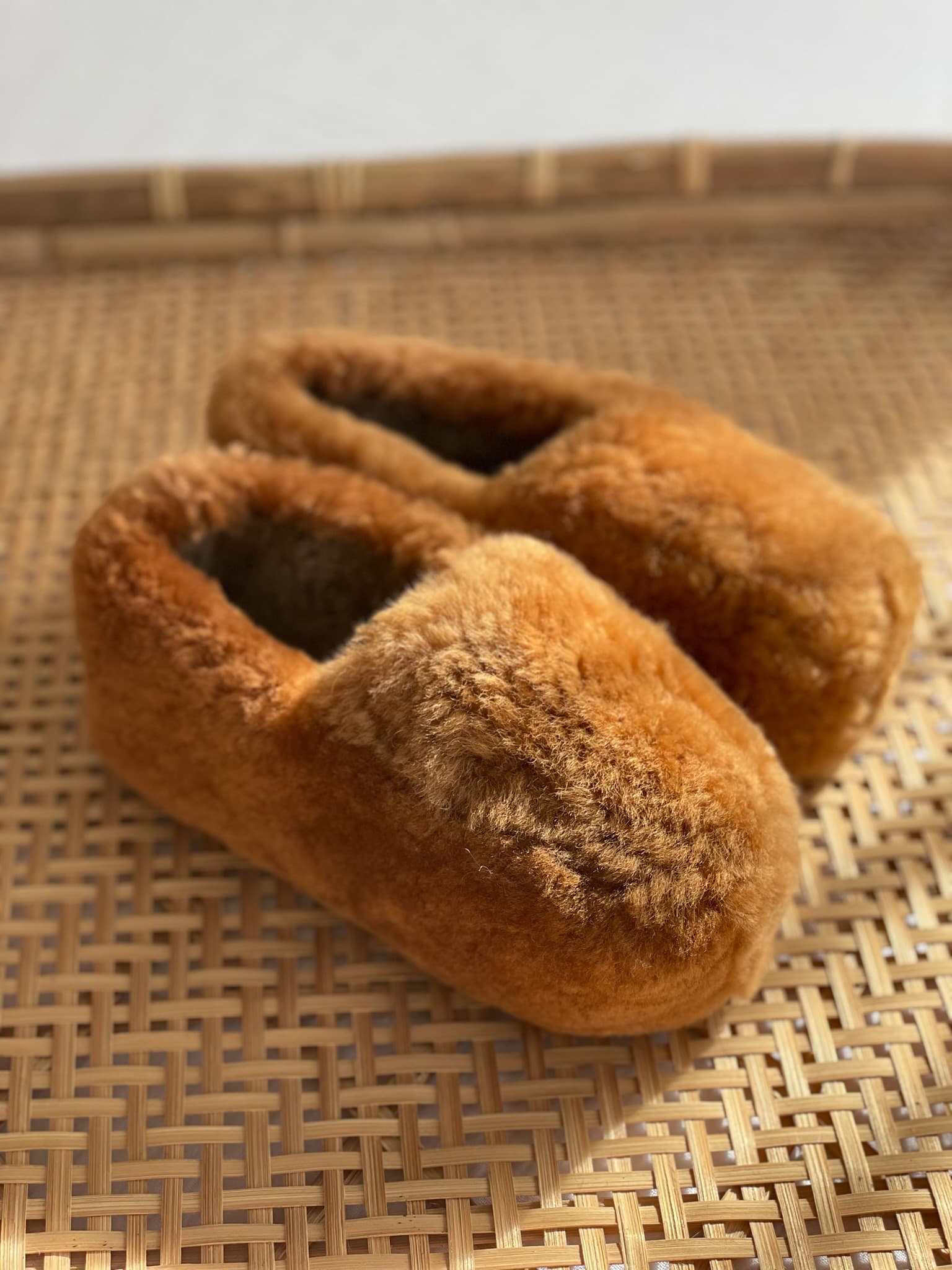 Pantufla niño clásica miel